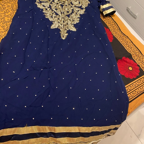 A royal / navy blue dress ... 3 pieces dress.. - Picture 4 of 6